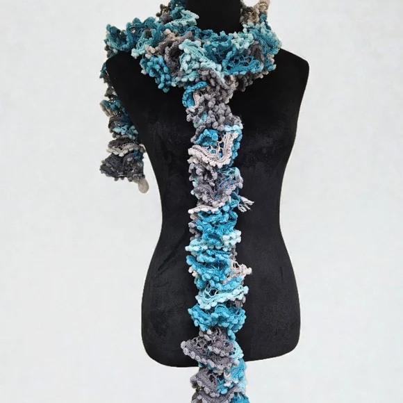 Elegant handmade scarf - Picture 8 of 10